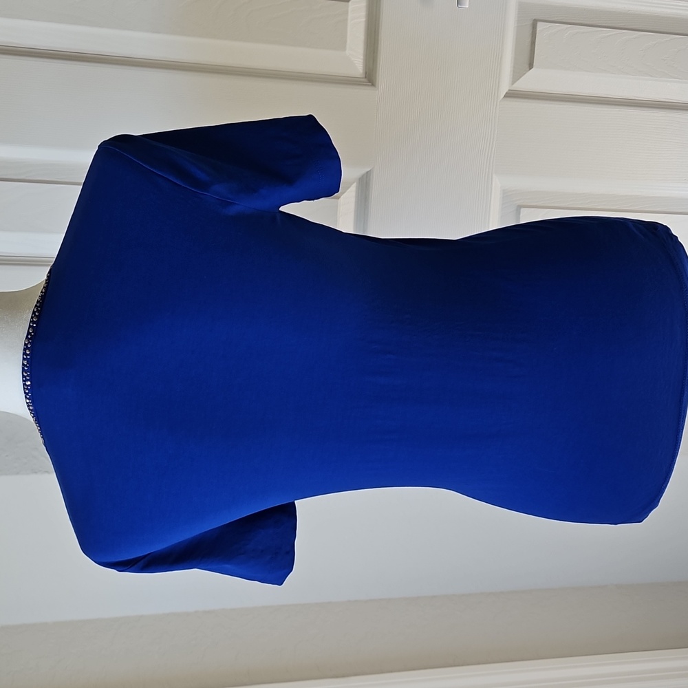 ST. JOHN Viscose Blend Short Sleeve Top With Embelleshed Neckline, Size P (XS) - Picture 3 of 14
